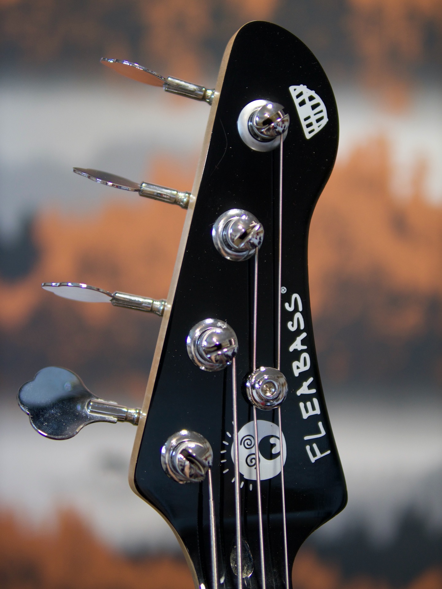 Flea Bass Model 32 The Wild One :: Fieldhill Guitars - Käytetyt